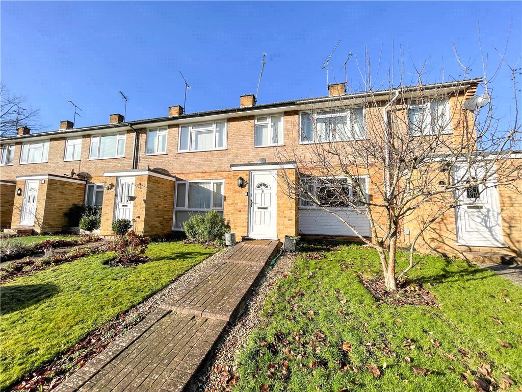 3 bedroom property for sale in Walnut Close, Yateley, Hampshire, GU46