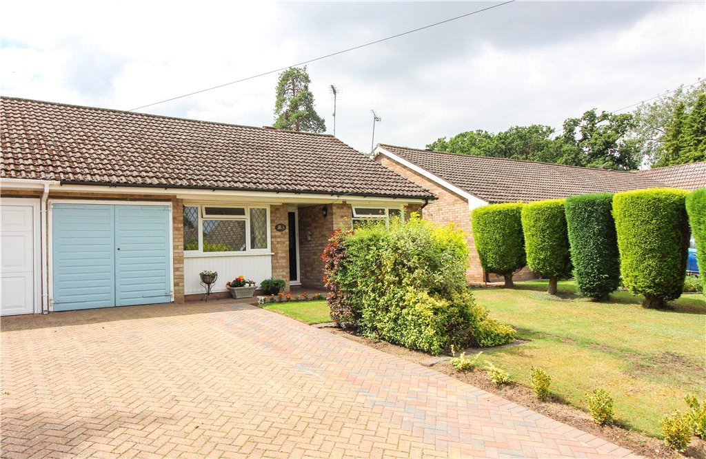 2 bedroom property for sale in Freshwood Drive, Yateley, Hampshire