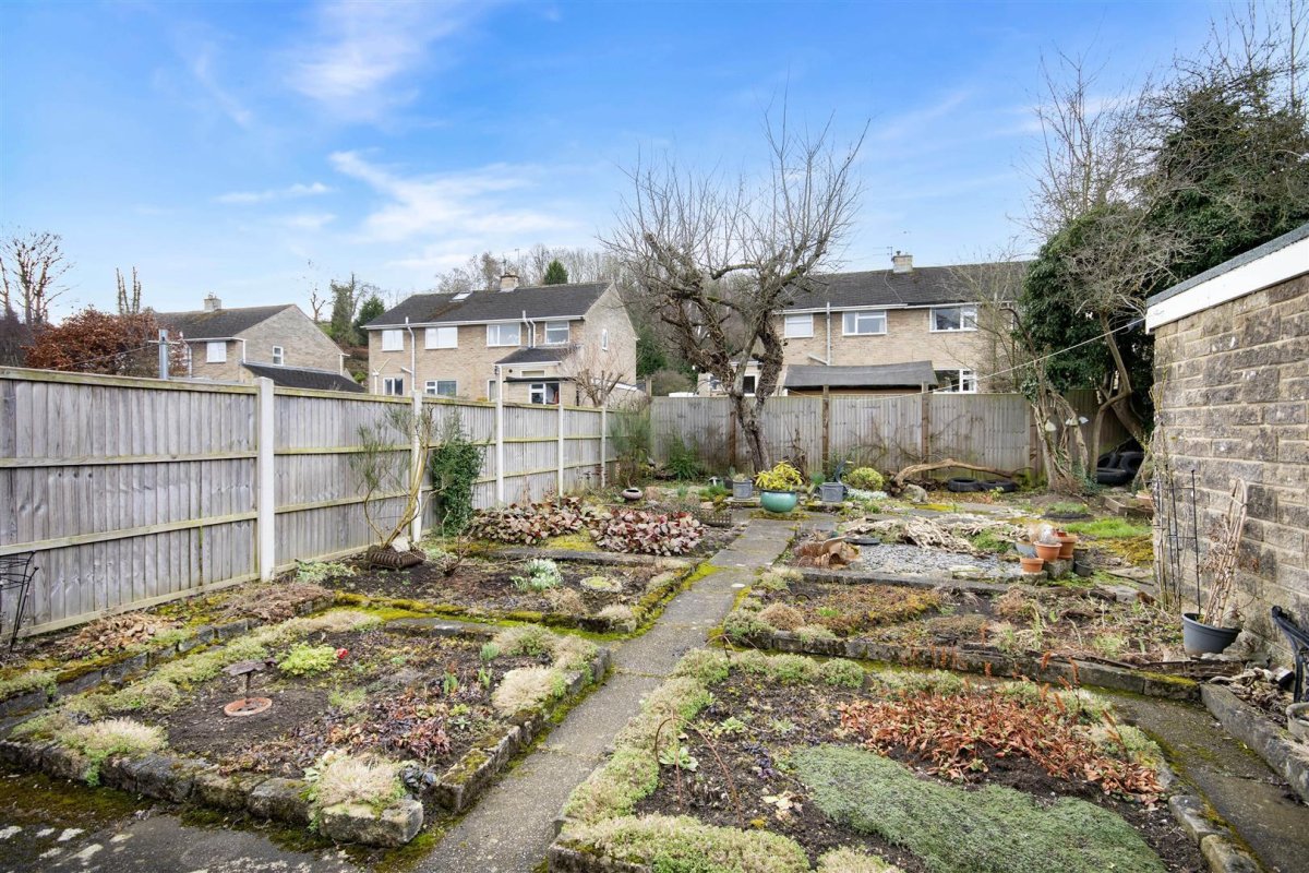 2 bedroom property for sale in Wyedale Crescent, Bakewell Offers in the region of £315,000
