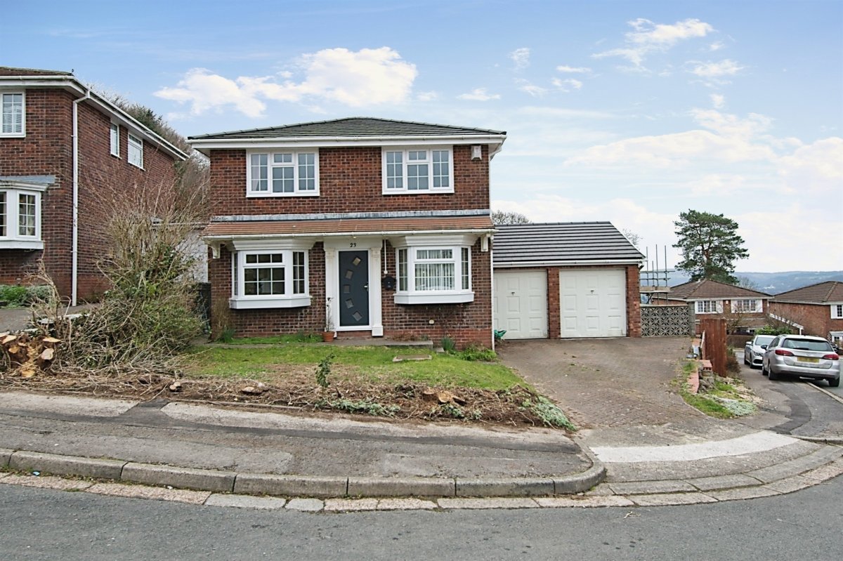 4 bedroom property for sale in Graigwen Parc, Pontypridd £330,000