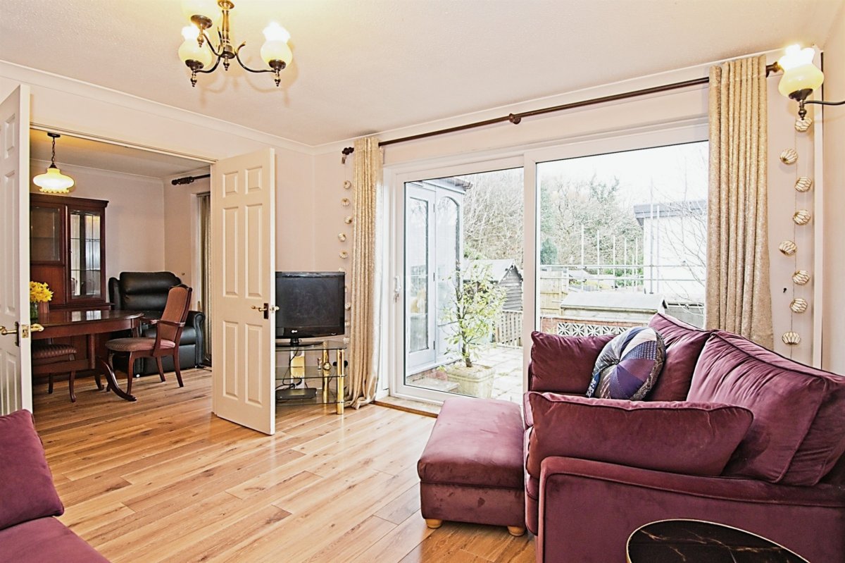 4 bedroom property for sale in Graigwen Parc, Pontypridd £330,000