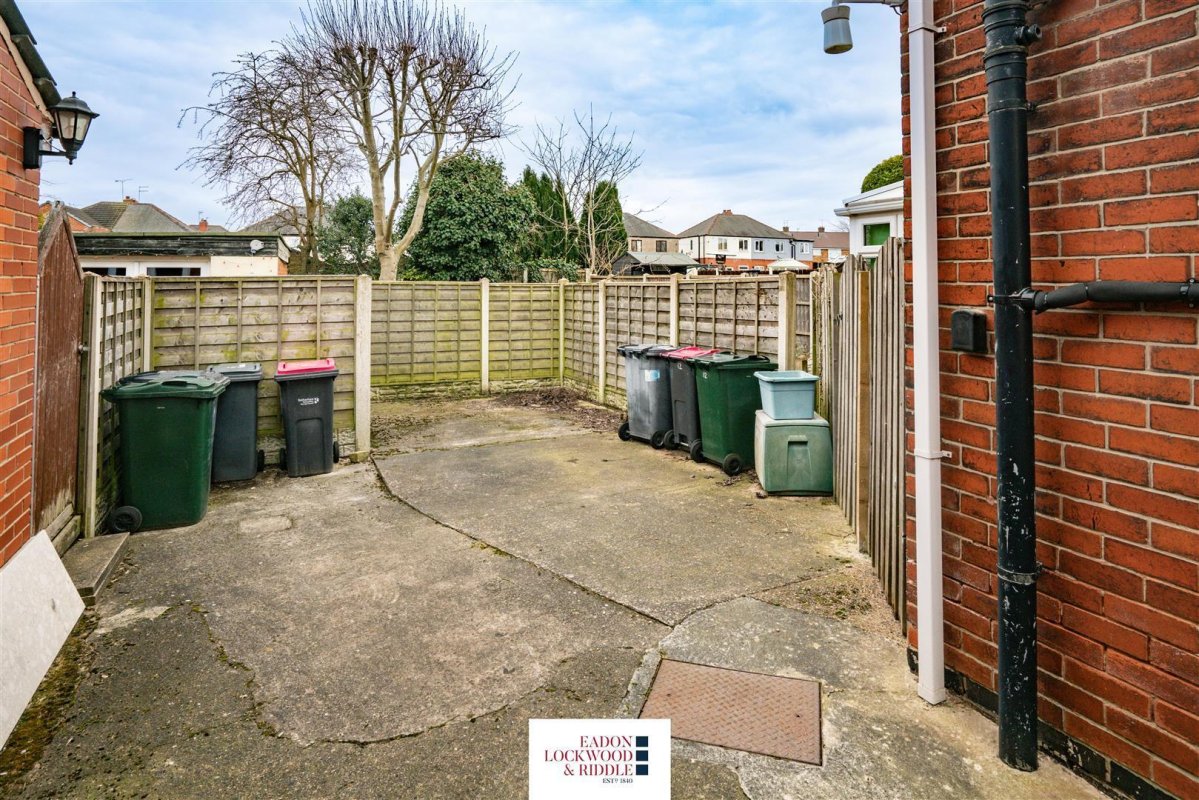 3 bedroom property for sale in Reasby Avenue, Ravenfield, Rotherham