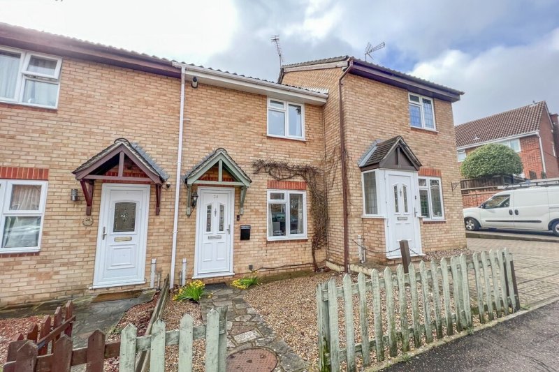 2 bedroom property for sale in Barnwell Drive, Hockley Guide price £