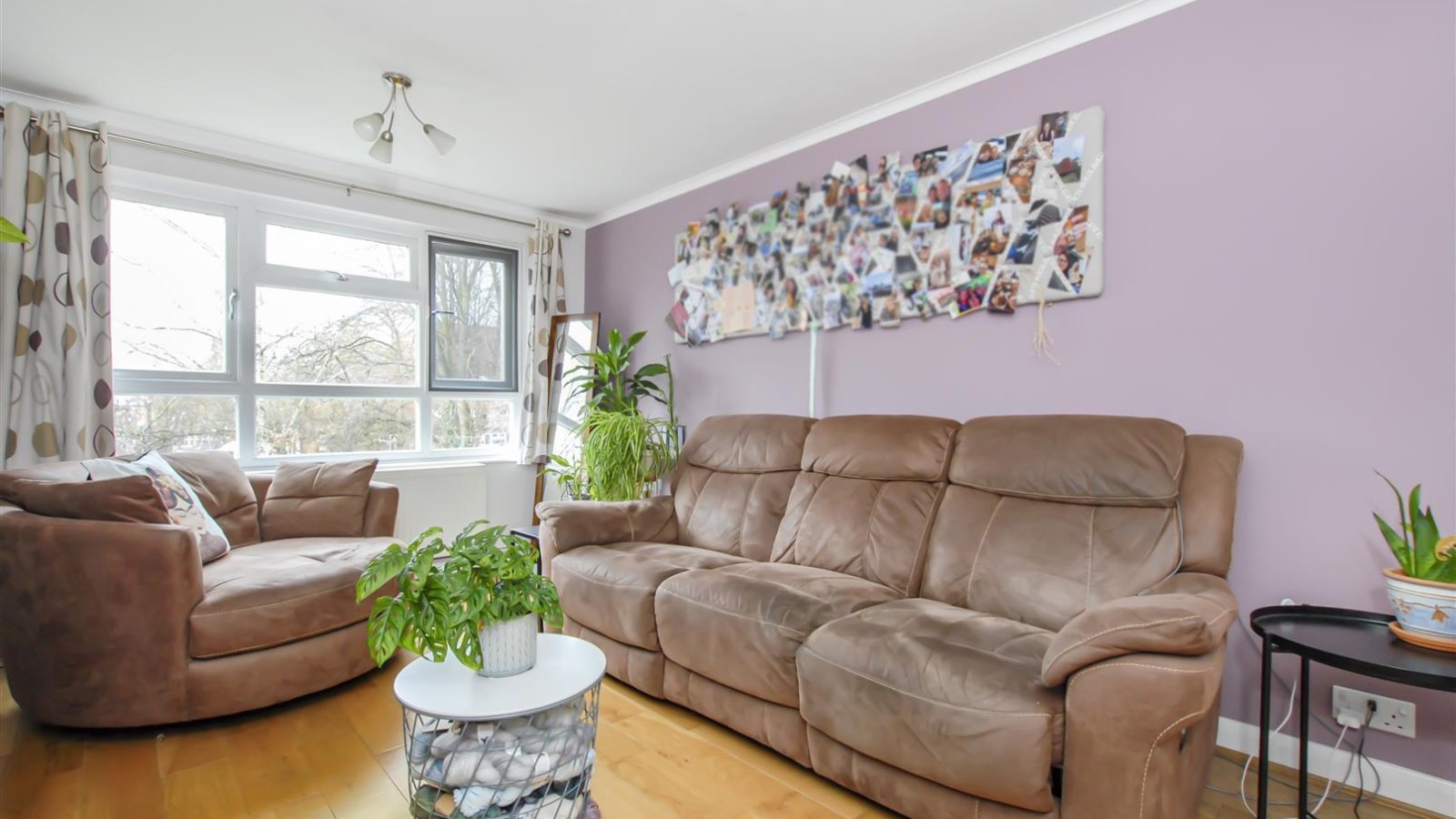 1 bedroom property for sale in Manor Waye, Uxbridge £260,000