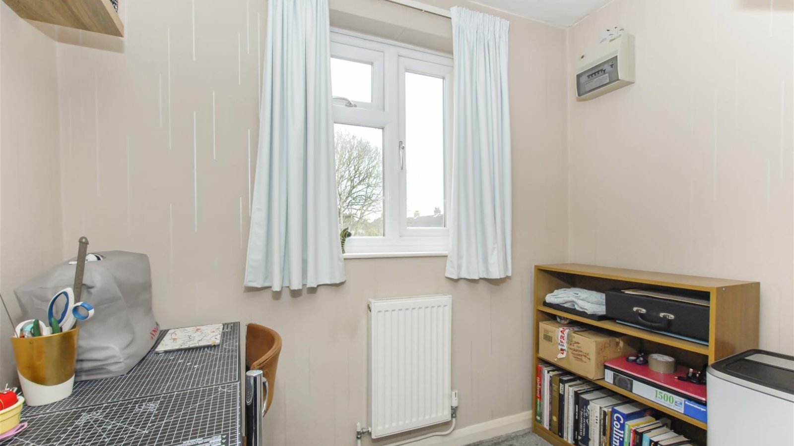 1 bedroom property for sale in Manor Waye, Uxbridge £260,000