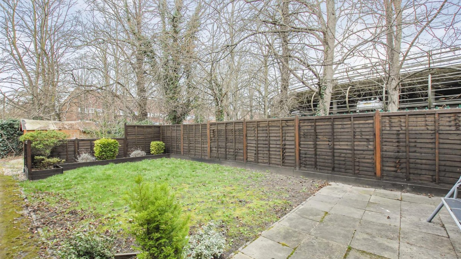 1 bedroom property for sale in Manor Waye, Uxbridge £260,000