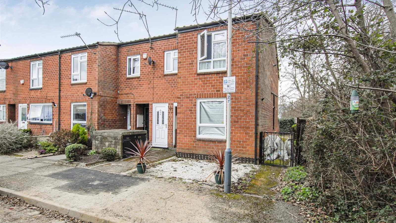 1 bedroom property for sale in Manor Waye, Uxbridge £260,000