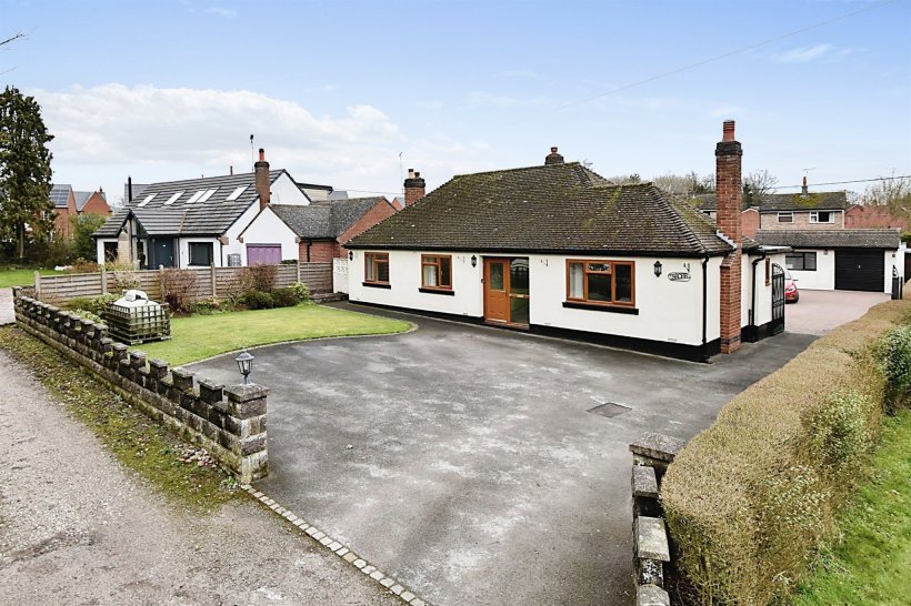 Hall Drive, Doveridge, Ashbourne 3 bedroom detached bungalow