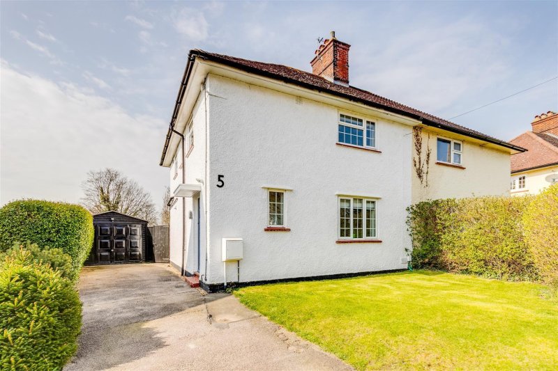 3 bedroom property for sale in The Crescent, Letchworth Garden City