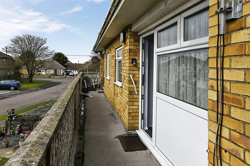 Sunningdale Close, Chapel St. Leonards, Skegness 2 bedroom flat