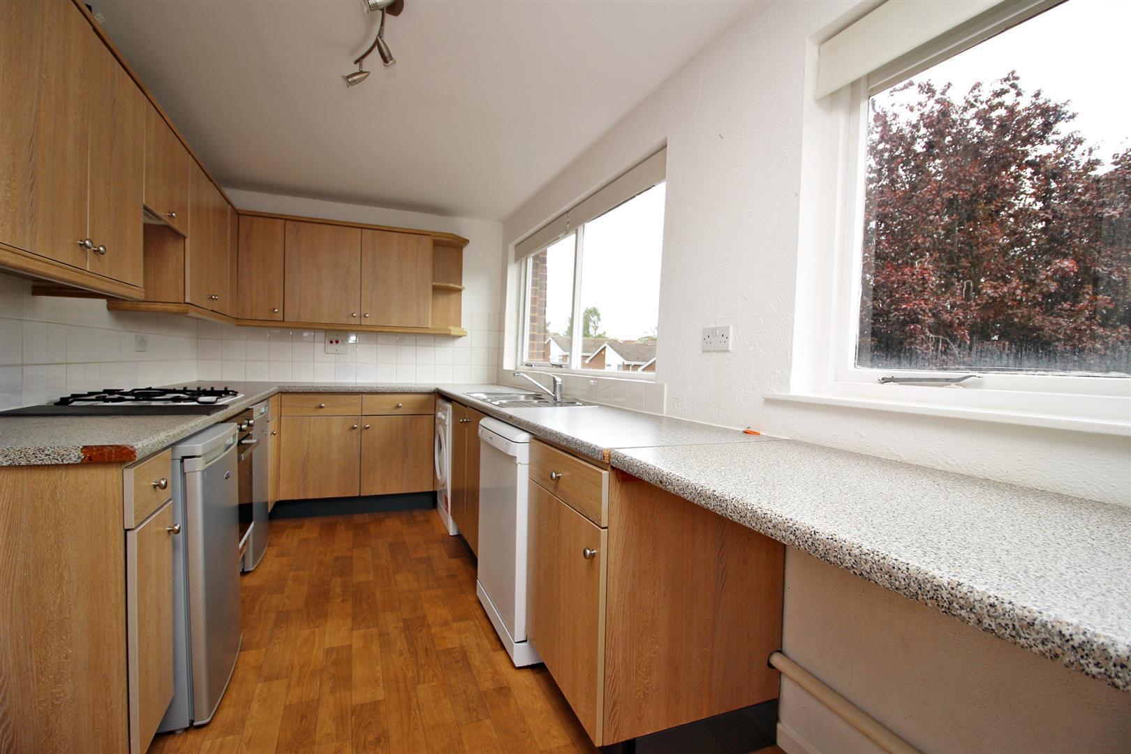 4 bedroom property for sale in Antonine Gate, St. Albans £575,000