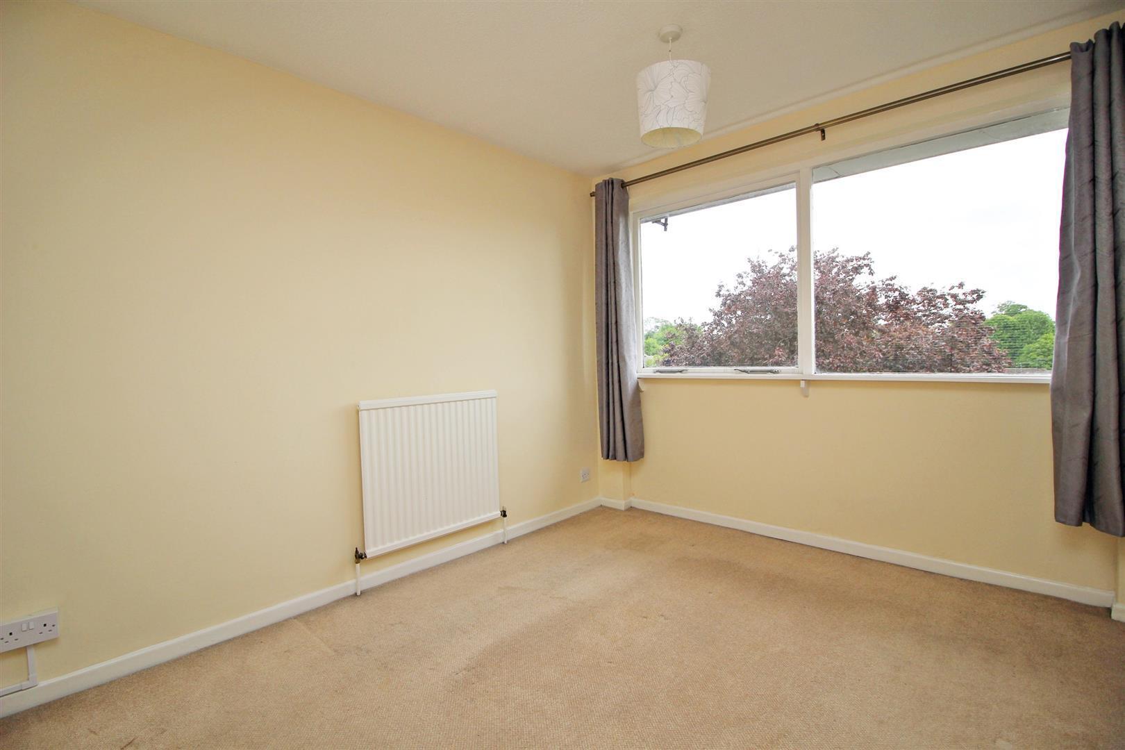 4 bedroom property for sale in Antonine Gate, St. Albans £575,000