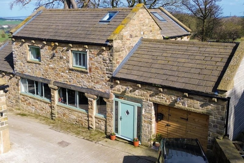 4 bedroom property for sale in Mortimer Road, Penistone Offers over £