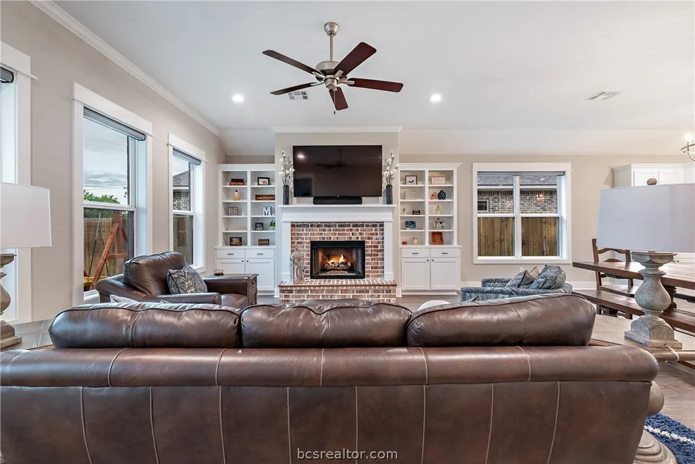 3906 Brownway Dr, College Station, TX 77845