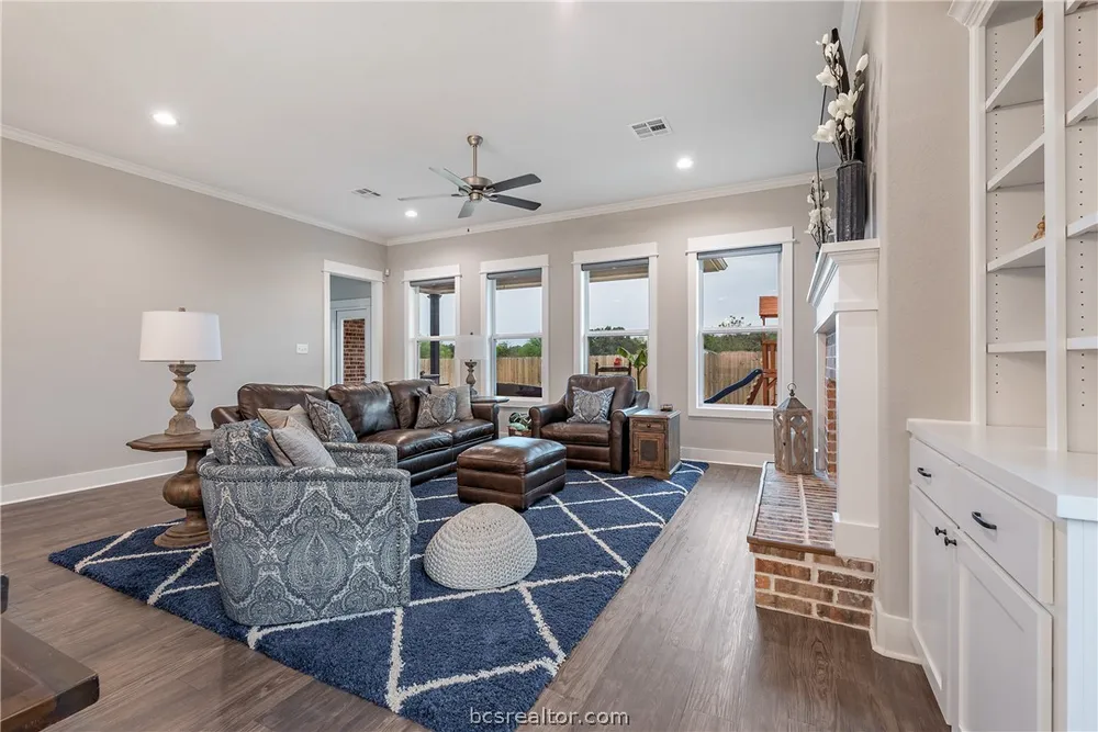 3906 Brownway Dr, College Station, TX 77845