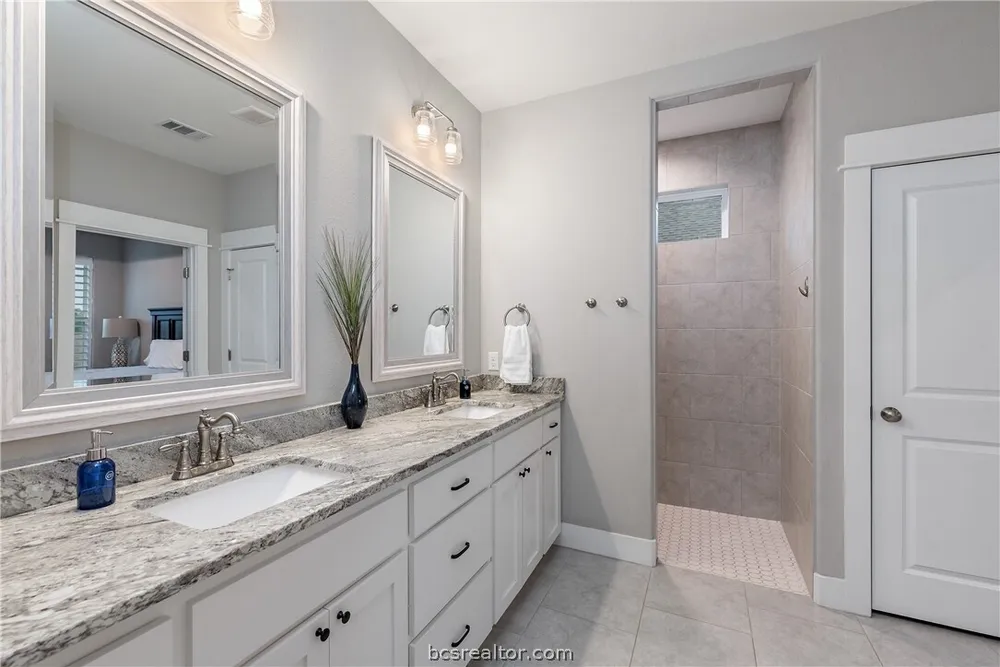 3906 Brownway Dr, College Station, TX 77845