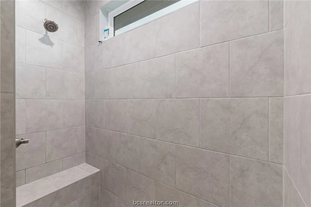 3906 Brownway Dr, College Station, TX 77845