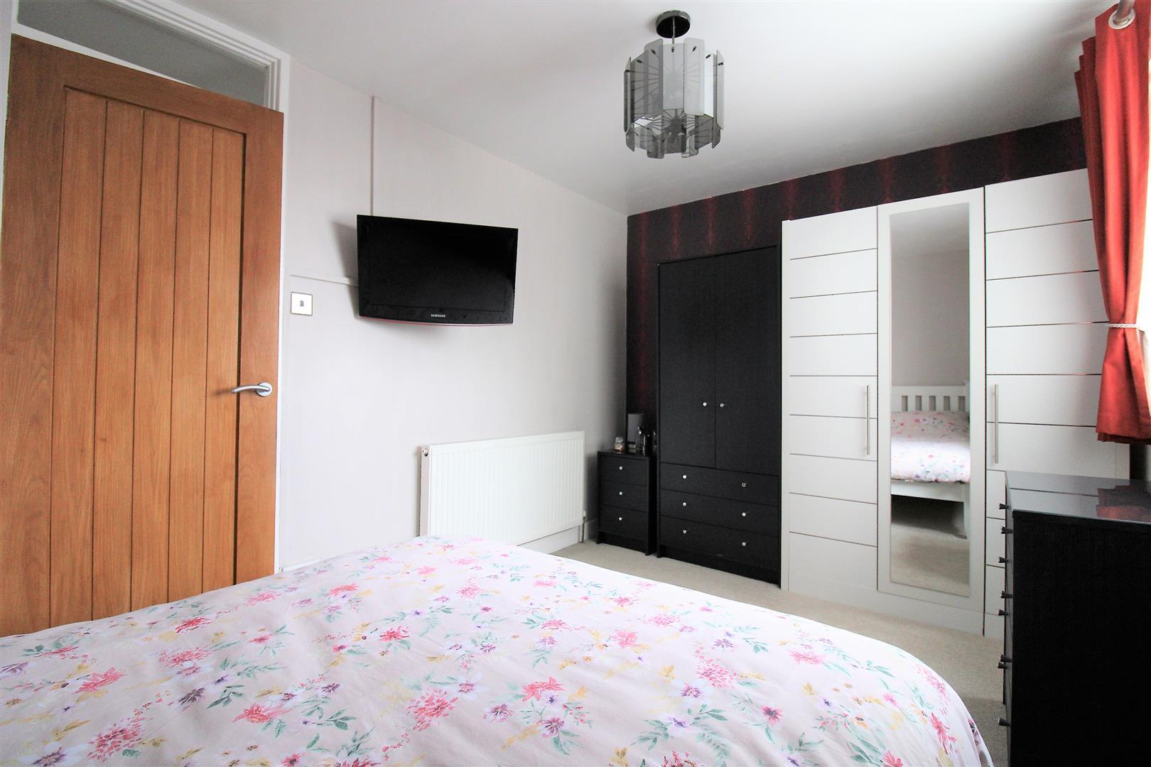 2 bedroom property for sale in Dalwood Close, Bransholme, Hull Offers