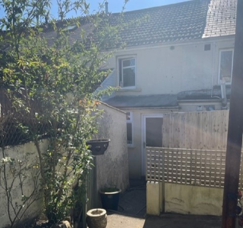 2 bedroom property for sale in Heol Giedd, Ystradgynlais, Swansea. £