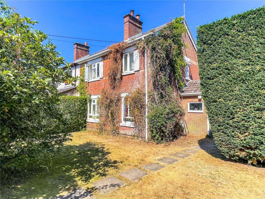 3 bedroom property for sale in Harrow Road, Neacroft, Christchurch