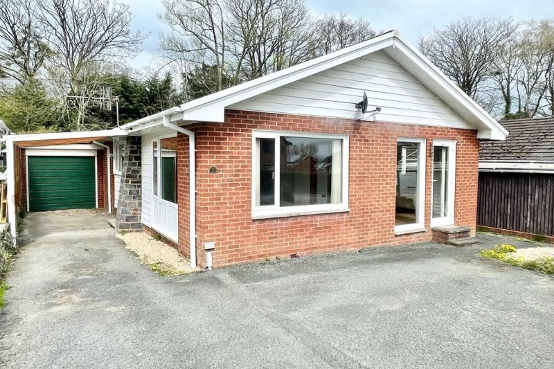 3 bedroom property for sale in Cortay Park, Llanyre, Llandrindod Wells