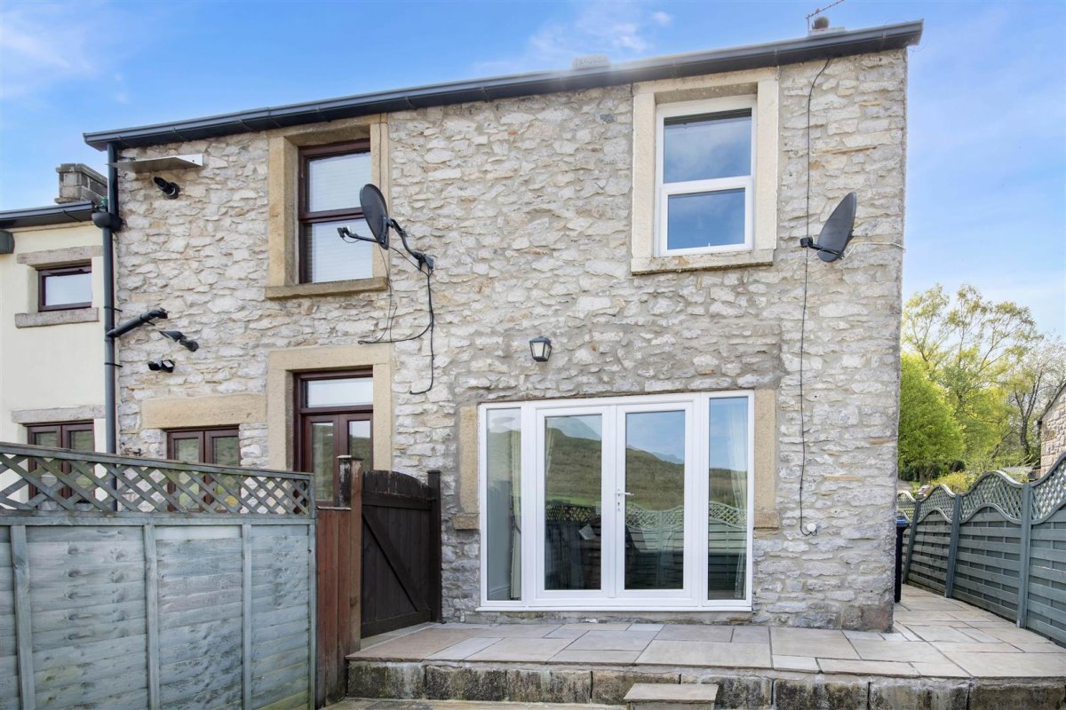 3 bedroom property for sale in Hugh Lane, Bradwell, Hope Valley