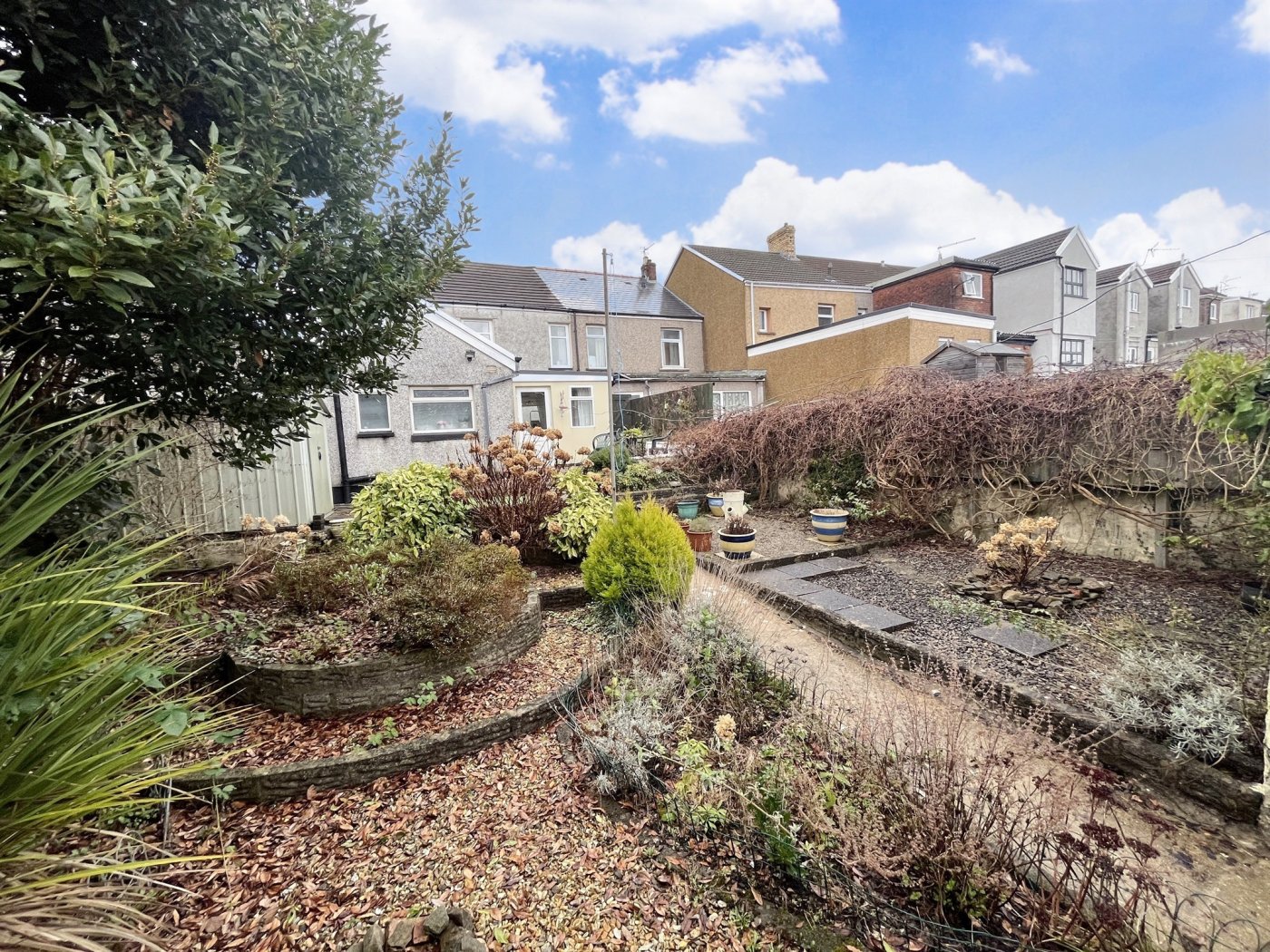 3 bedroom property for sale in High Street, Tonyrefail, Porth £140,000