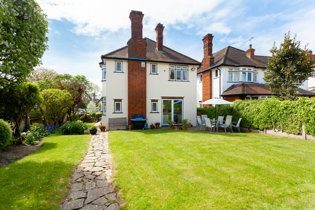 4 bedroom property for sale in Monkhams Avenue, Woodford Green Offers