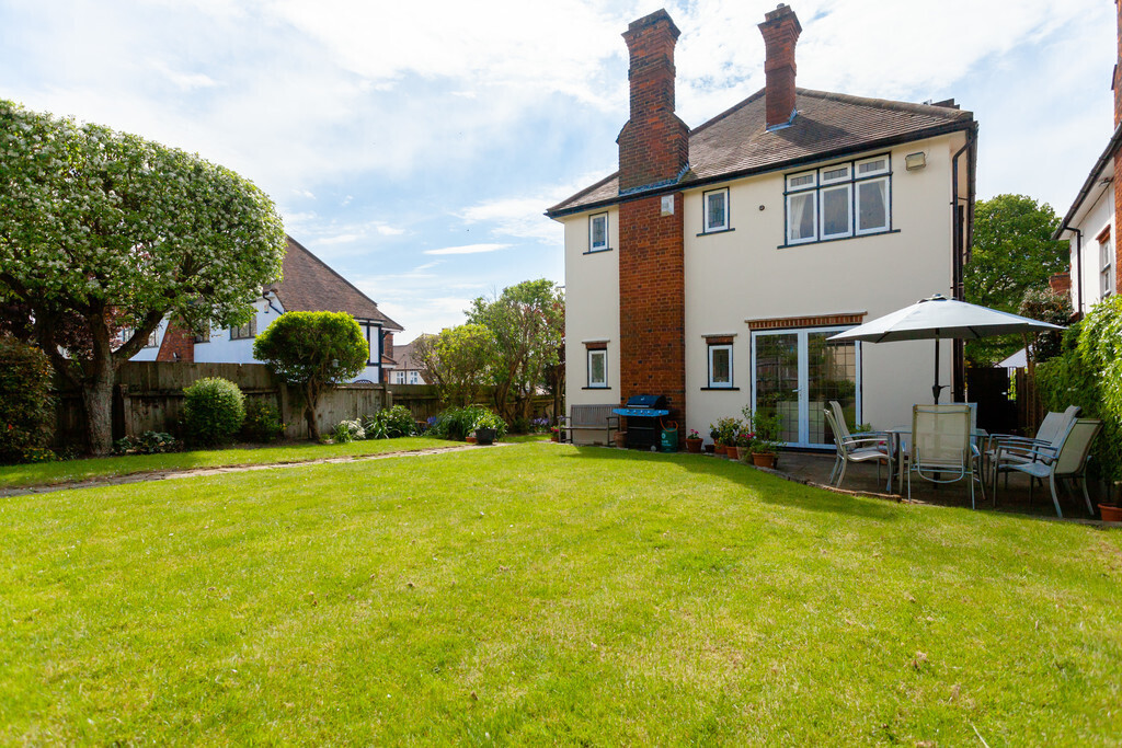 4 bedroom property for sale in Monkhams Avenue, Woodford Green Offers