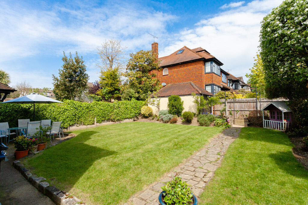 4 bedroom property for sale in Monkhams Avenue, Woodford Green Offers