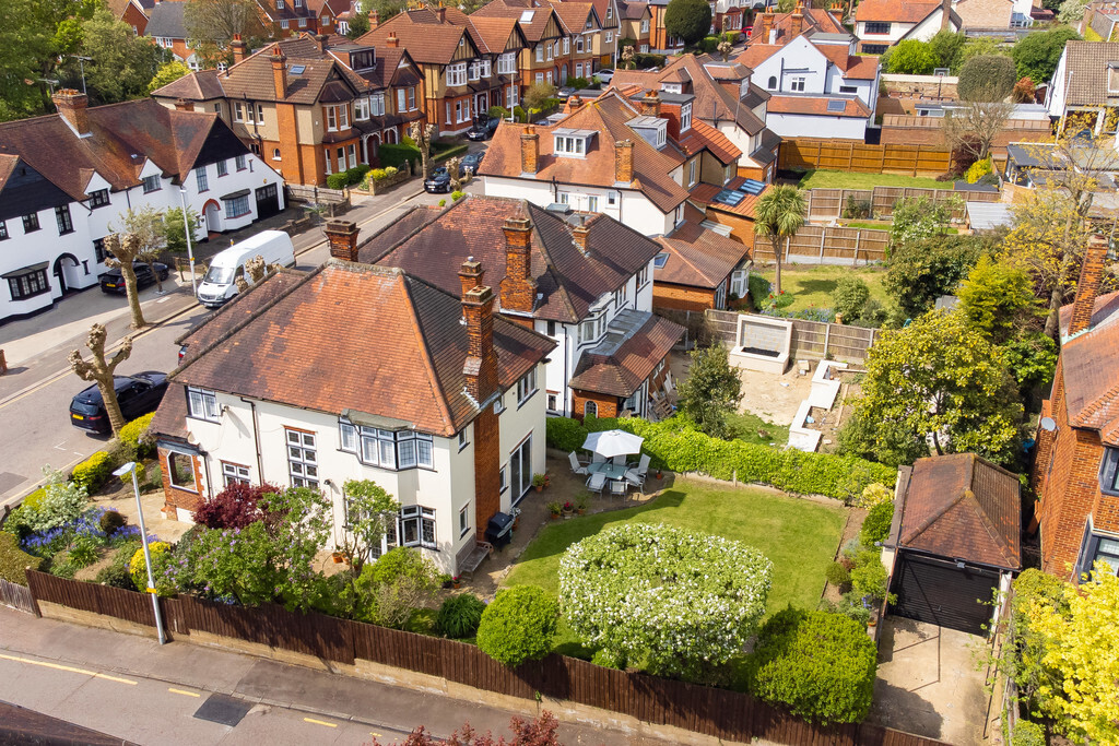 4 bedroom property for sale in Monkhams Avenue, Woodford Green Offers