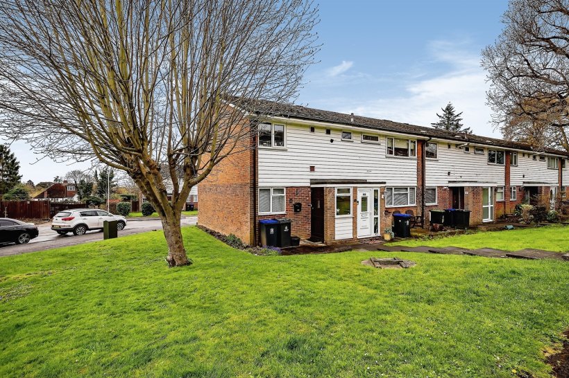 Bells Hill Green, Stoke Poges, Slough 2 bedroom Roger Platt