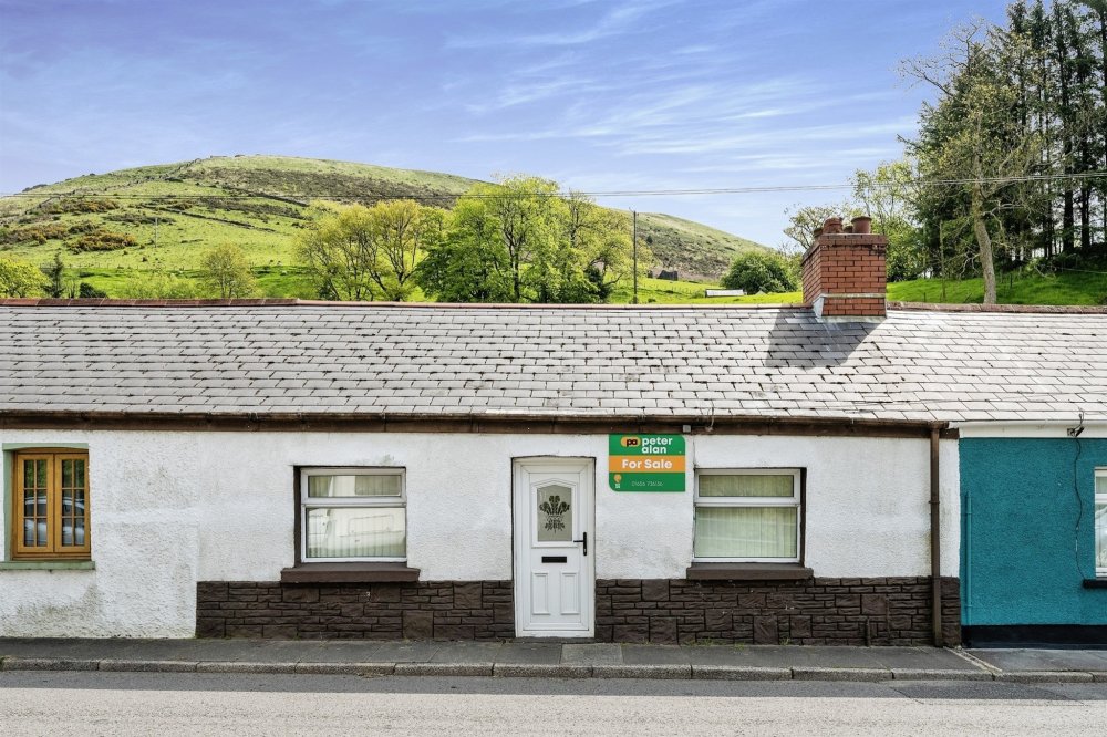 2 bedroom property for sale in Gelli Houses, Cymmer, Port Talbot £100,000