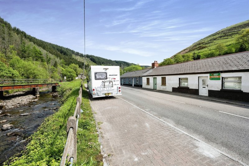 2 bedroom property for sale in Gelli Houses, Cymmer, Port Talbot £100,000