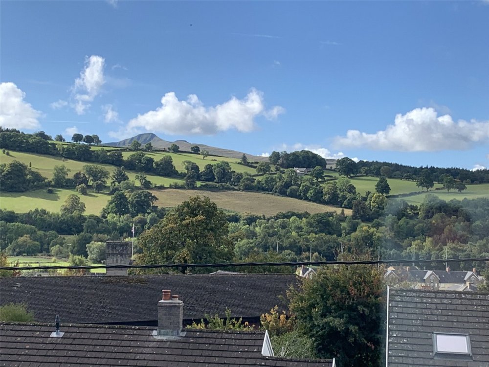 6 bedroom property for sale in Camden Road, Brecon, Powys, LD3 Guide