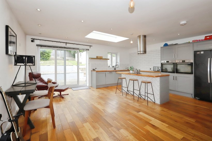 Greatfield Road, Kidderminster 3 bedroom semidetached house Shipways