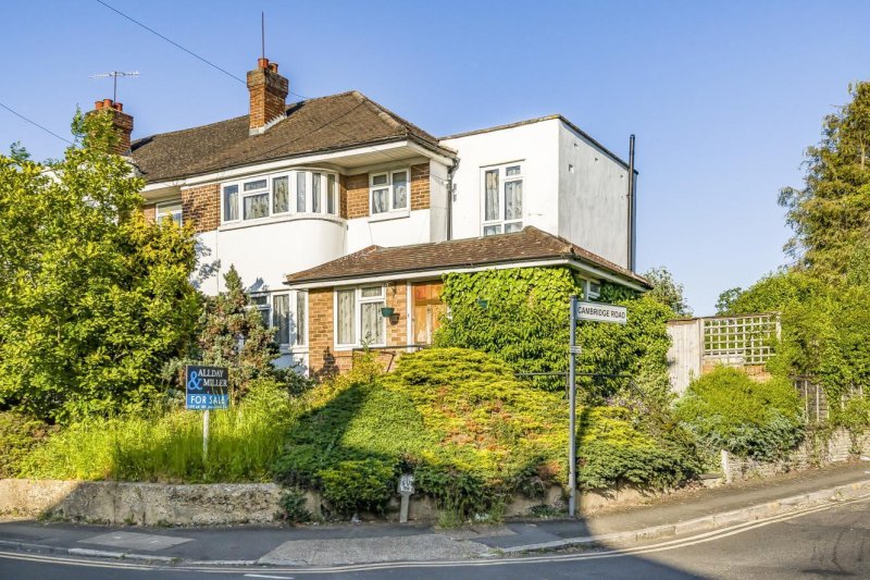 4 bedroom property for sale in Harefield Road, Uxbridge £575,000