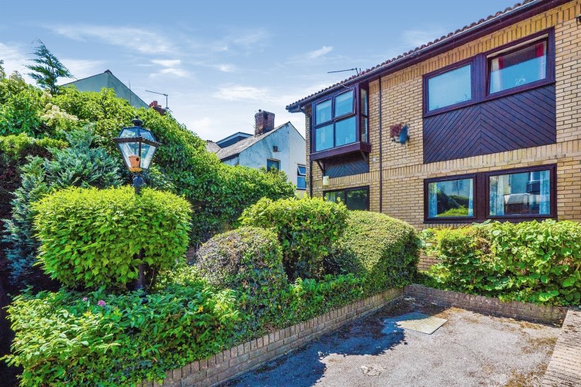 Clive Road, Canton, Cardiff 2 bedroom apartment Allen & Harris