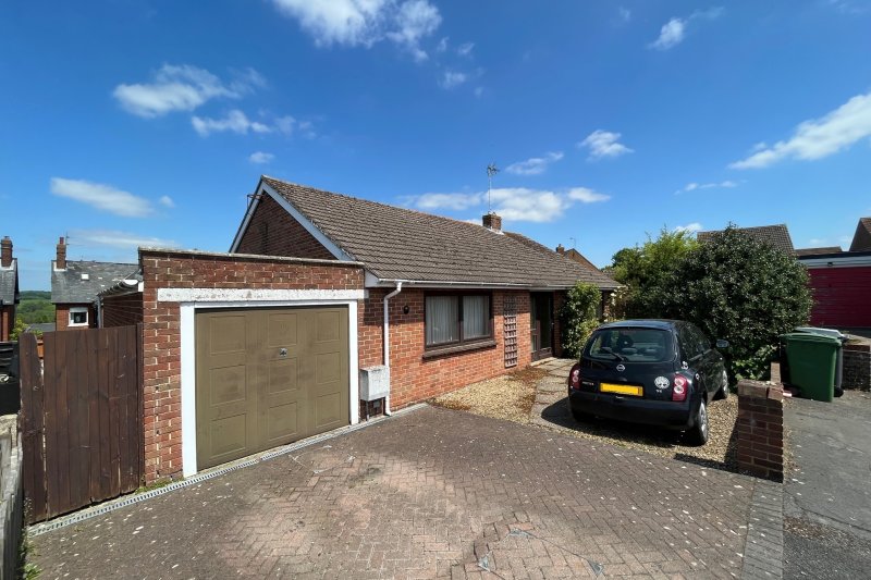 4 bedroom property for sale in Macklin Close, Hungerford £535,000
