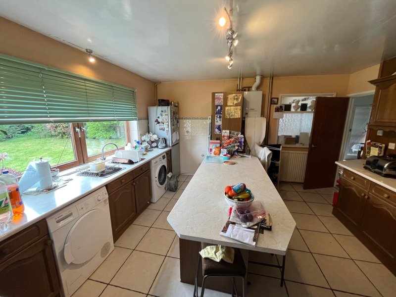 4 bedroom property for sale in Macklin Close, Hungerford £535,000