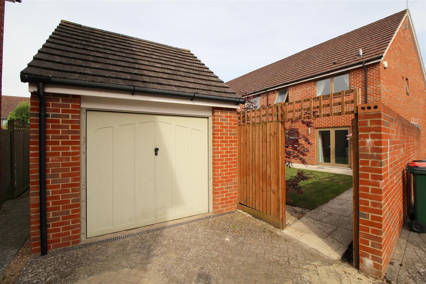 3 bedroom property for sale in Spartan Way, Ifield Green Guide price