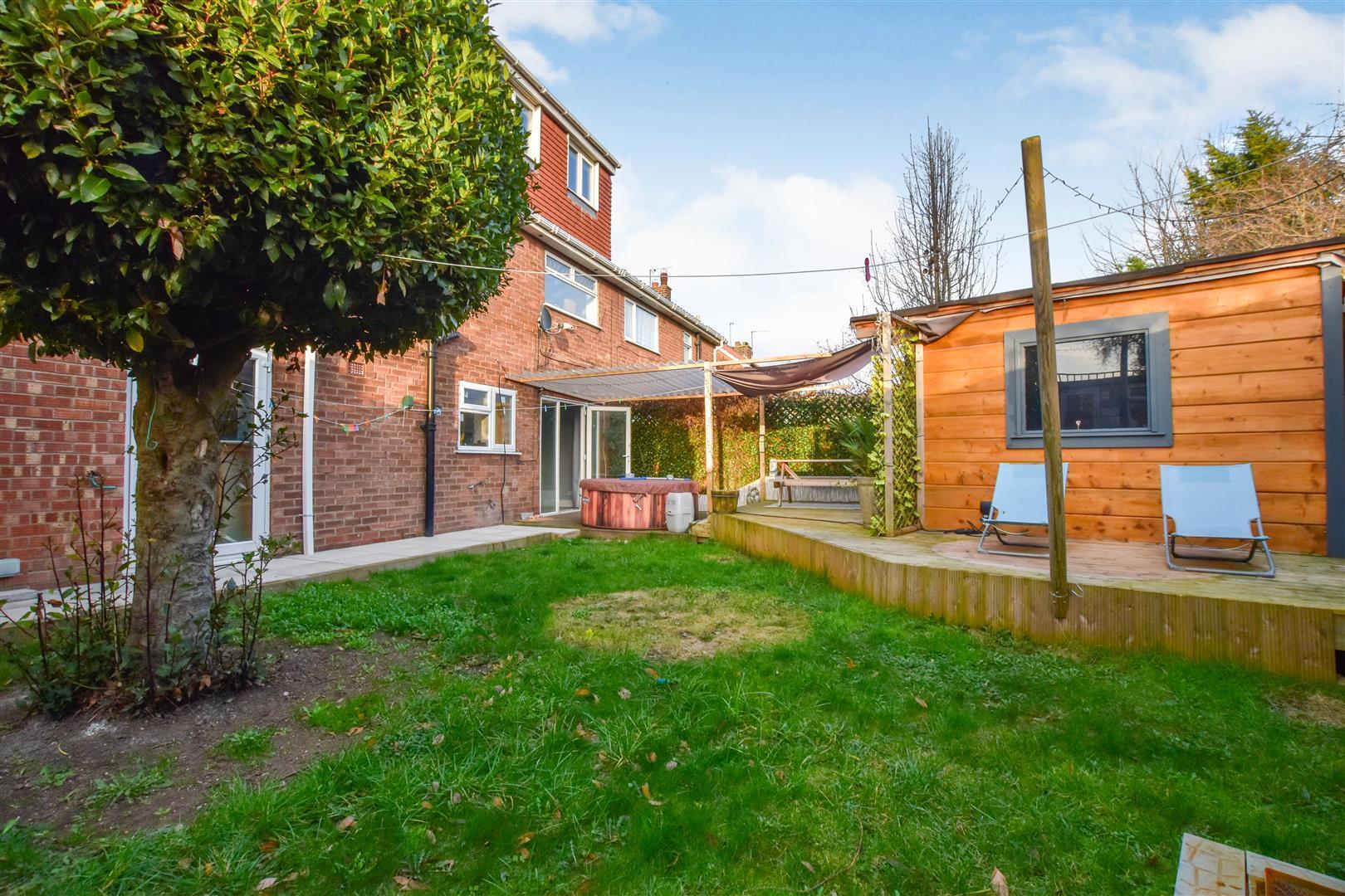 4 bedroom property for sale in Grimston Road, Anlaby, Hull £225,000