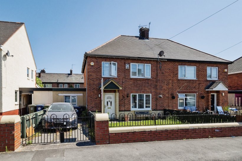 Steele Crescent, Middlesbrough 3 bedroom semidetached house
