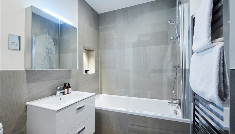 Luxury Riverside 1 Bed Apartment To Let  Wine Cooler  W6 Image 8