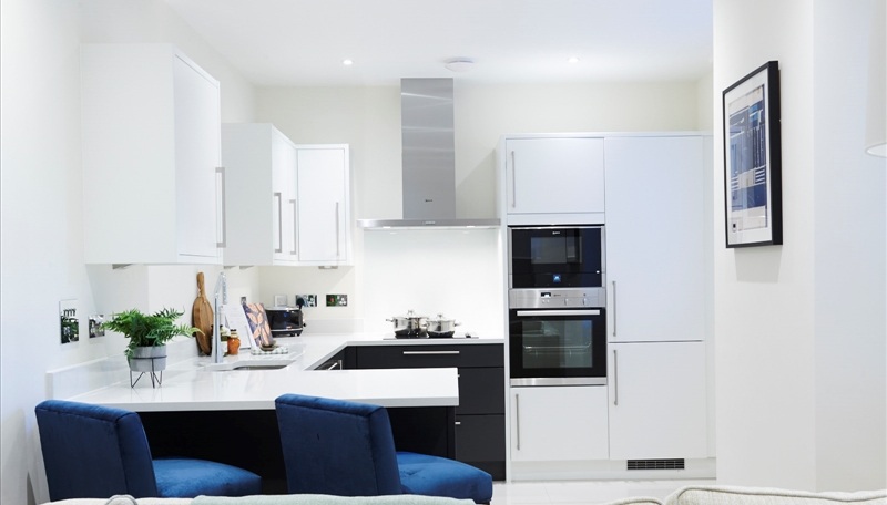 Luxury Riverside 1 Bed Apartment To Let  Wine Cooler  W6 Image 4