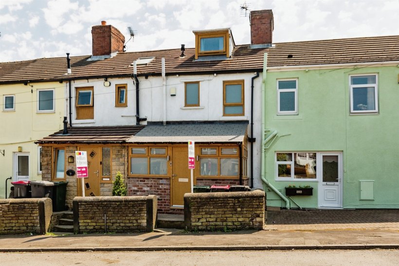 Hesley Lane, Thorpe Hesley, Rotherham 2 bedroom terraced house