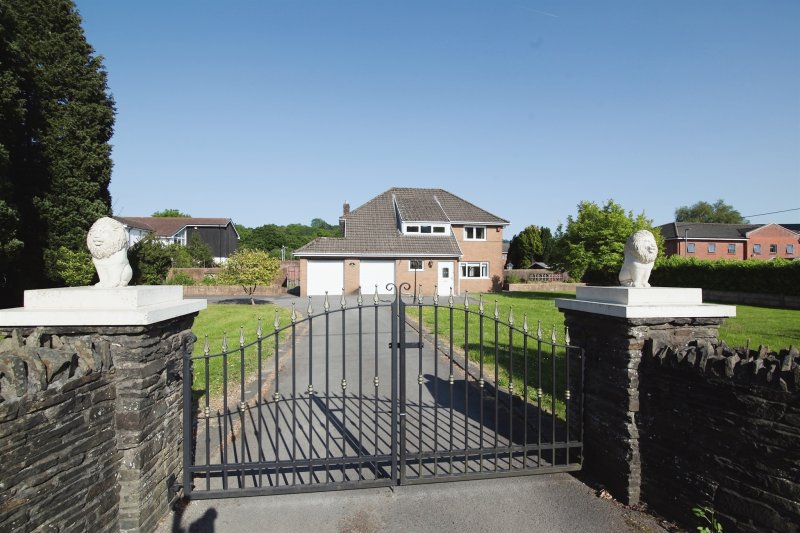 4 bedroom property for sale in Caerphilly Road, Ystrad Mynach, Hengoed
