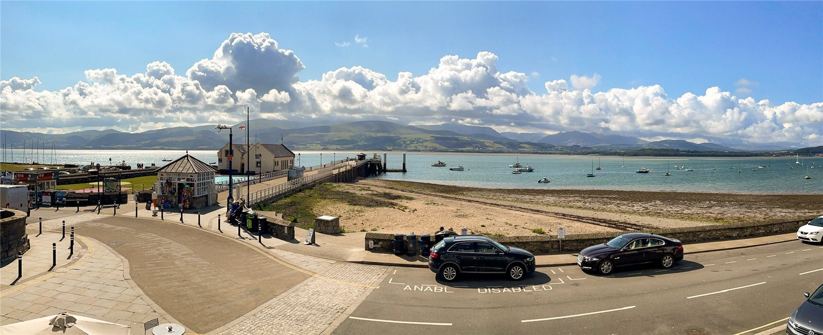 2 bedroom property for sale in Beaumaris, Isle of Anglesey, LL58