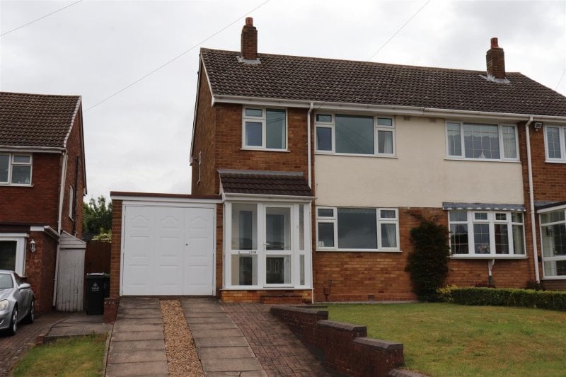 3 bedroom property for sale in Whetstone Lane, Aldridge Guide price £