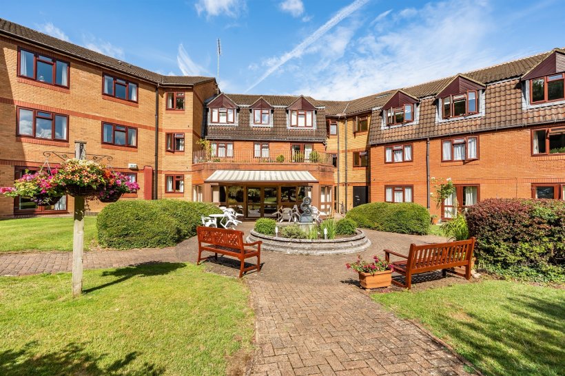 Crescent Dale, Maidenhead 1 bedroom apartment Roger Platt